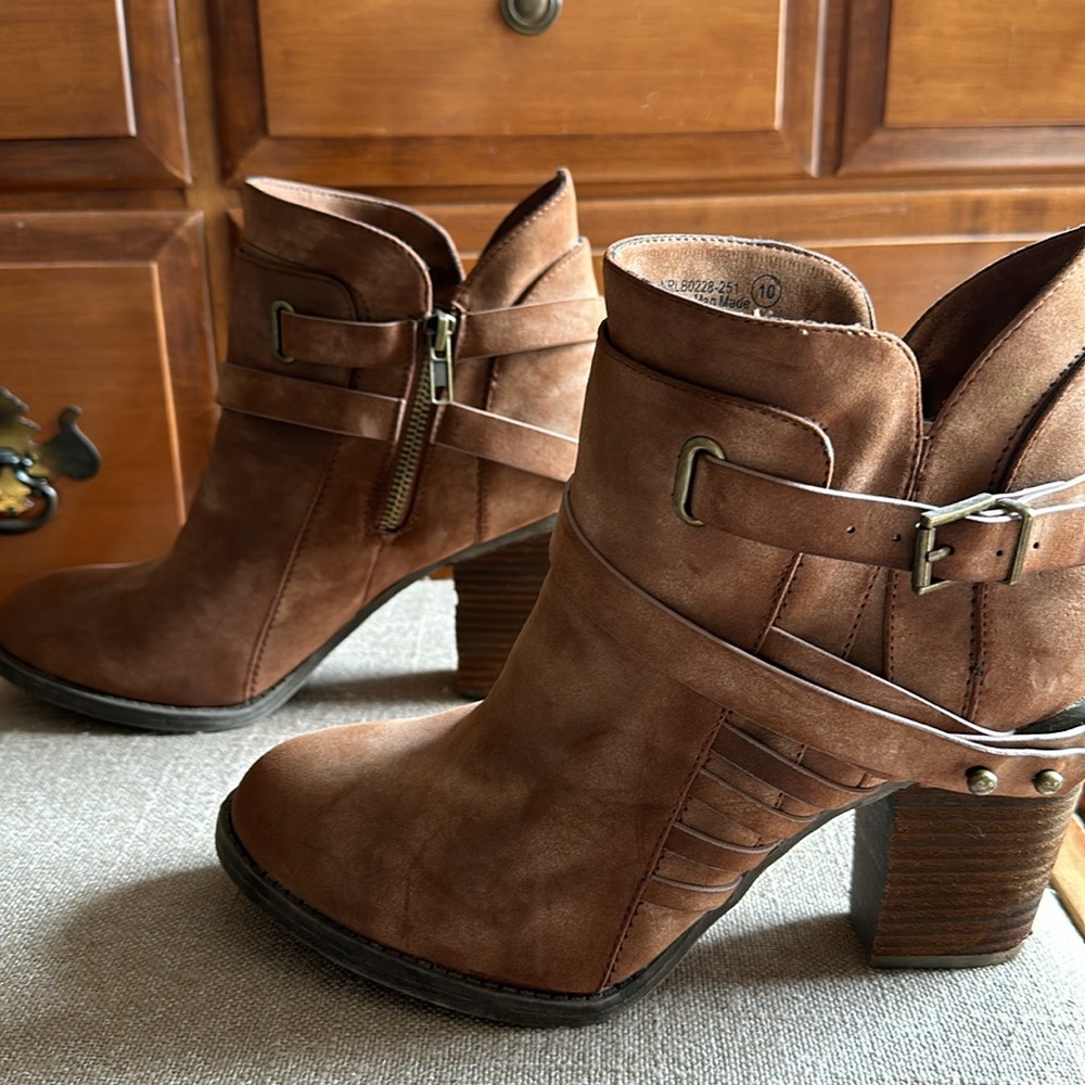 Booties - Picture 3 of 7